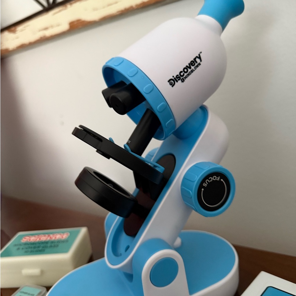Discovery Blue and White Microscope Kit - Picture 2 of 4